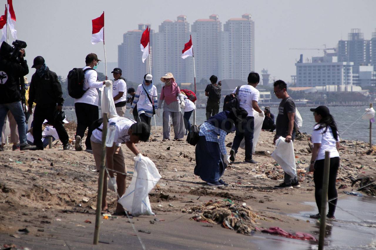 Gerakan Menghadap Laut...