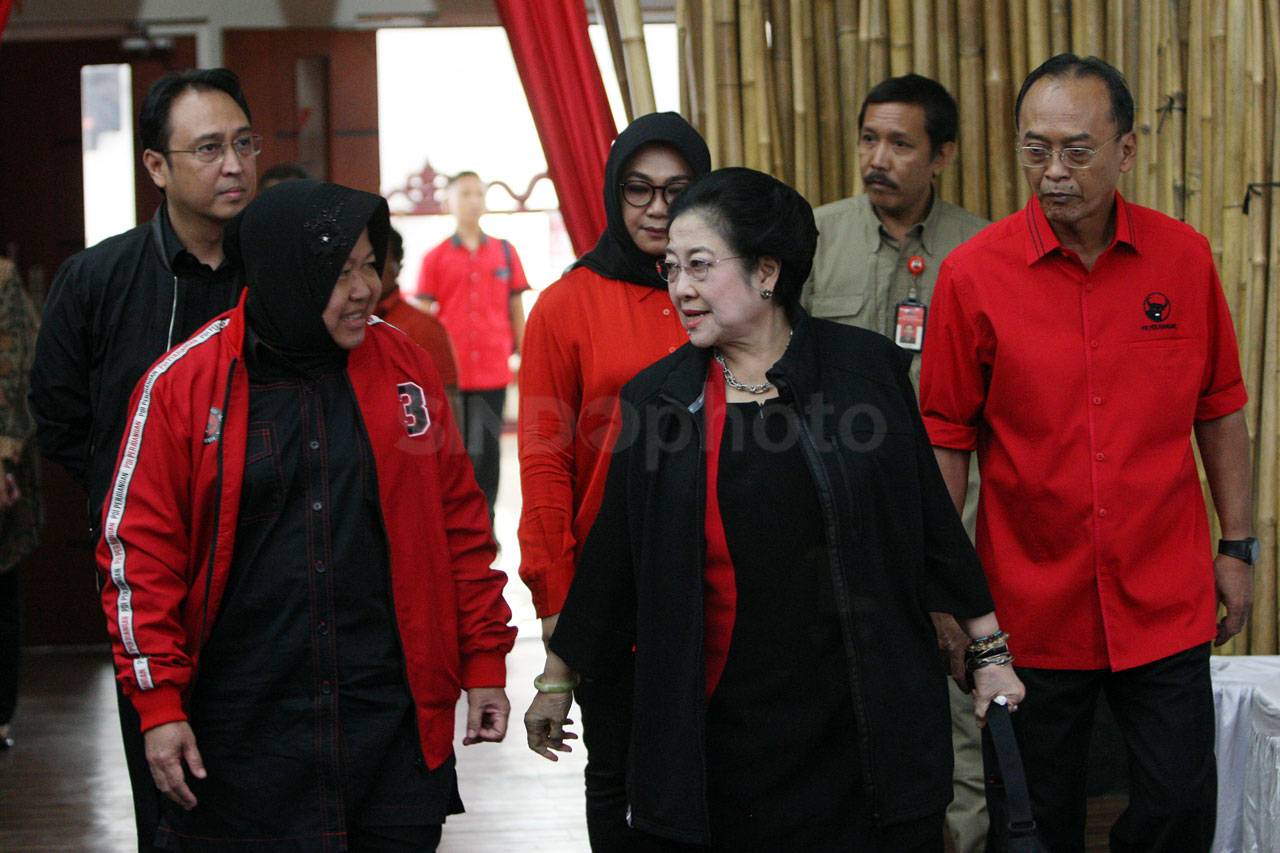 Megawati Lantik Risma...