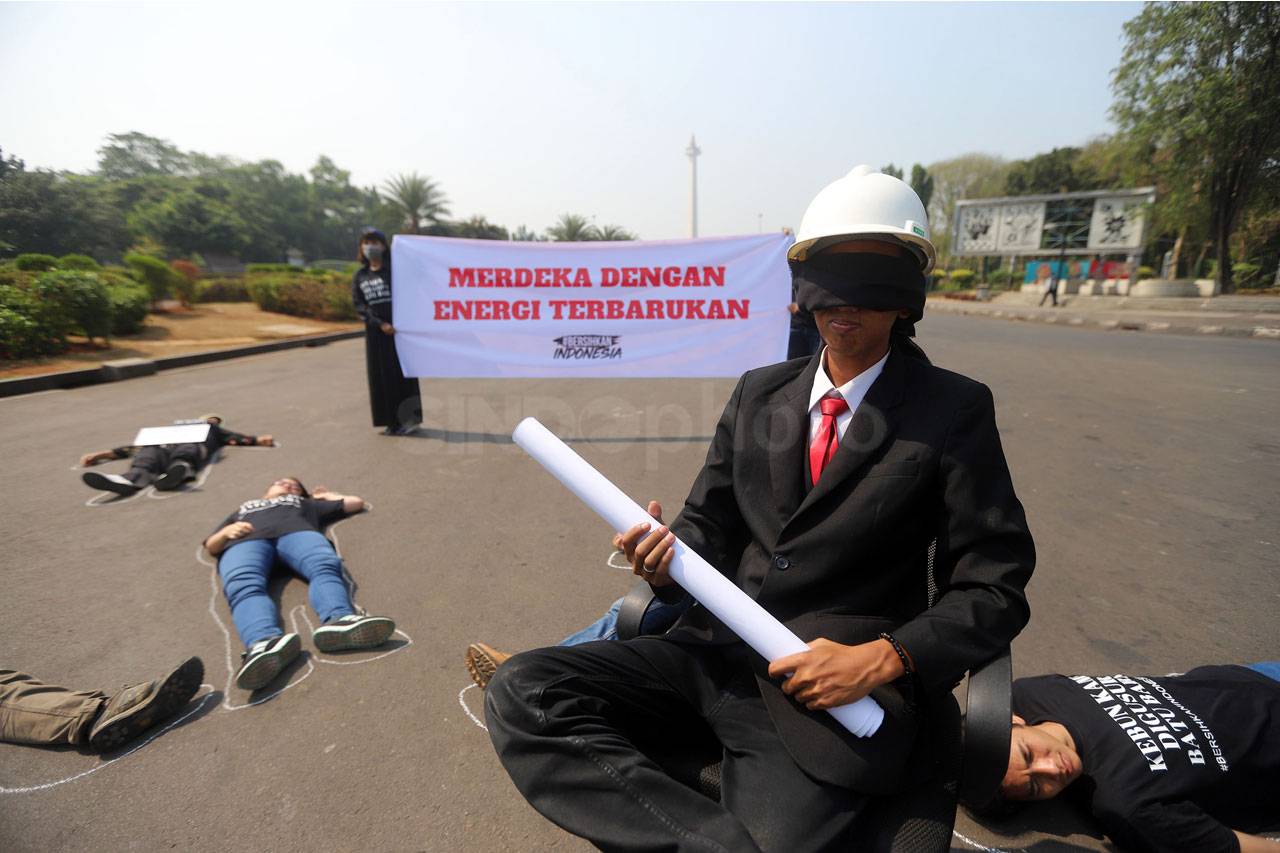 Aktivis Gelar Aksi #BersihkanIndonesia...