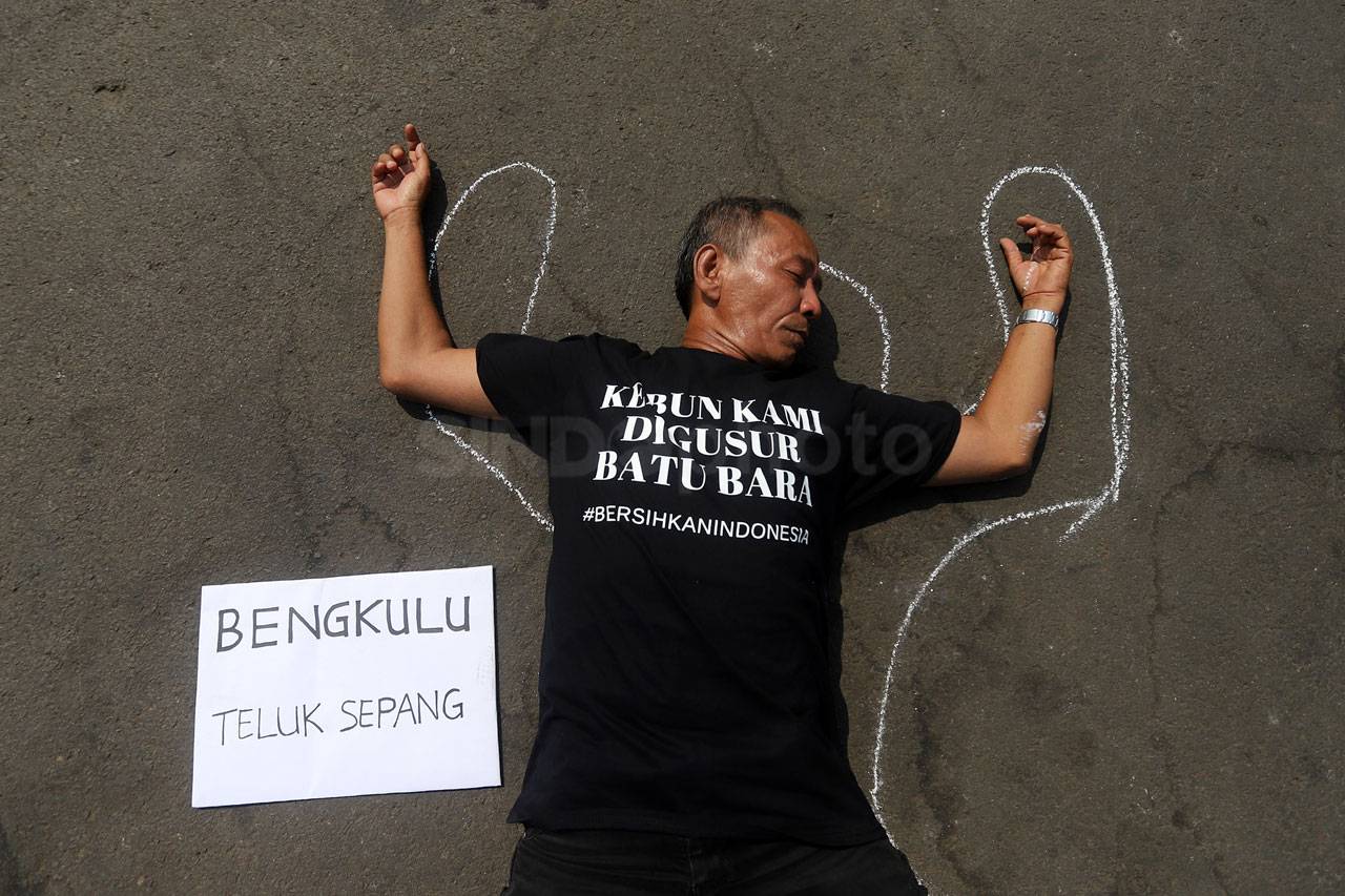 Aktivis Gelar Aksi #BersihkanIndonesia...