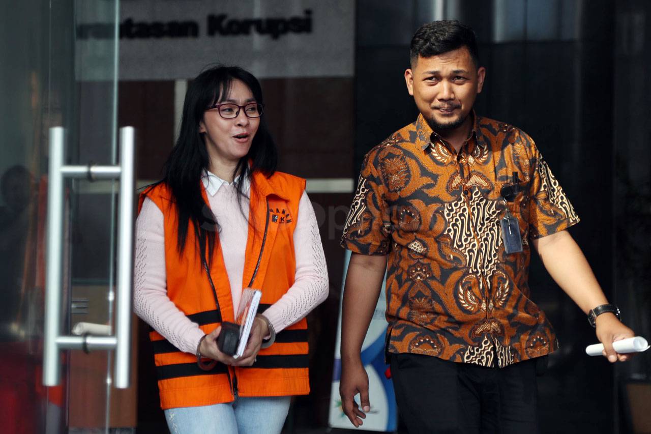 KPK Lajutkan Pemeriksaan...