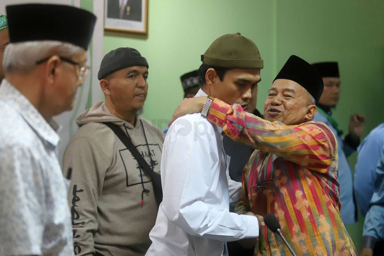 Penuhi Panggilan MUI,...