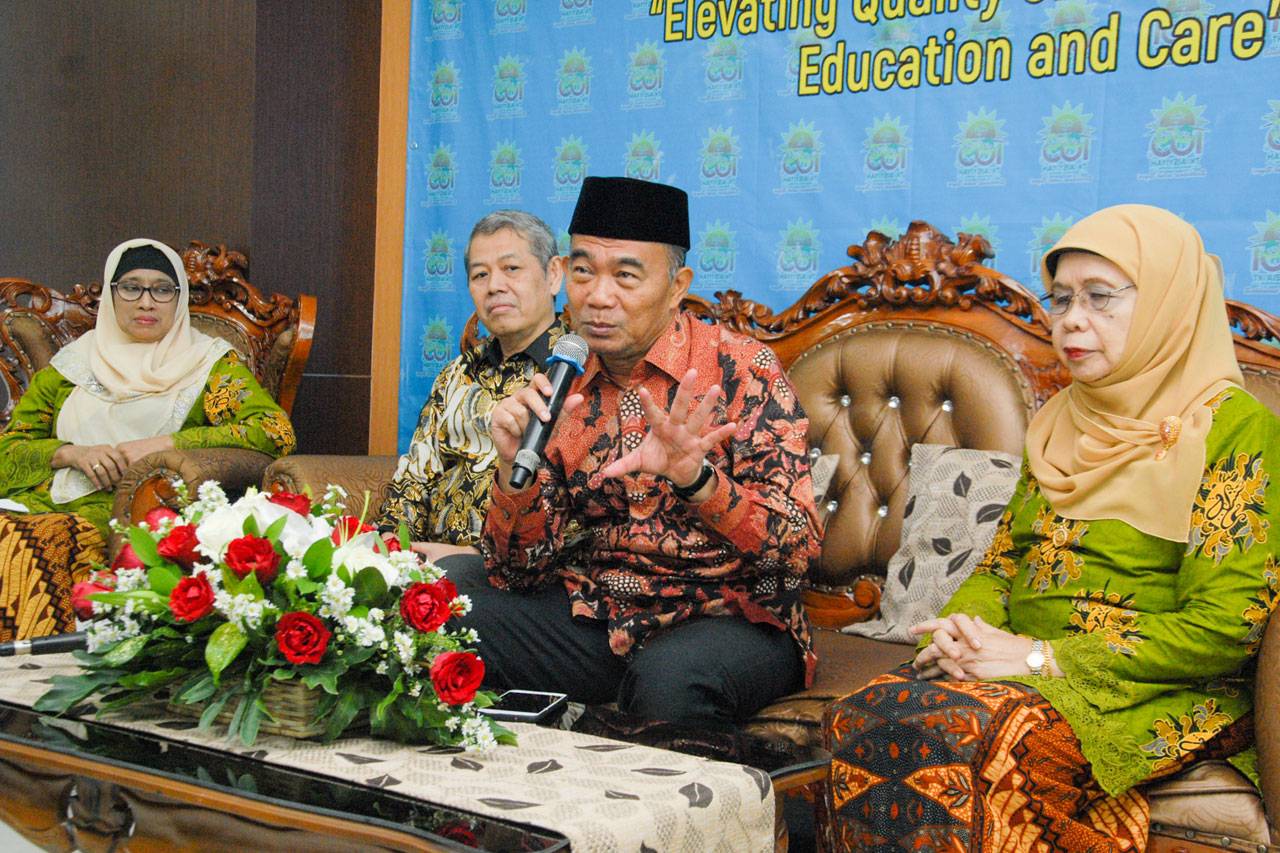 Peringatan 100 Tahun...