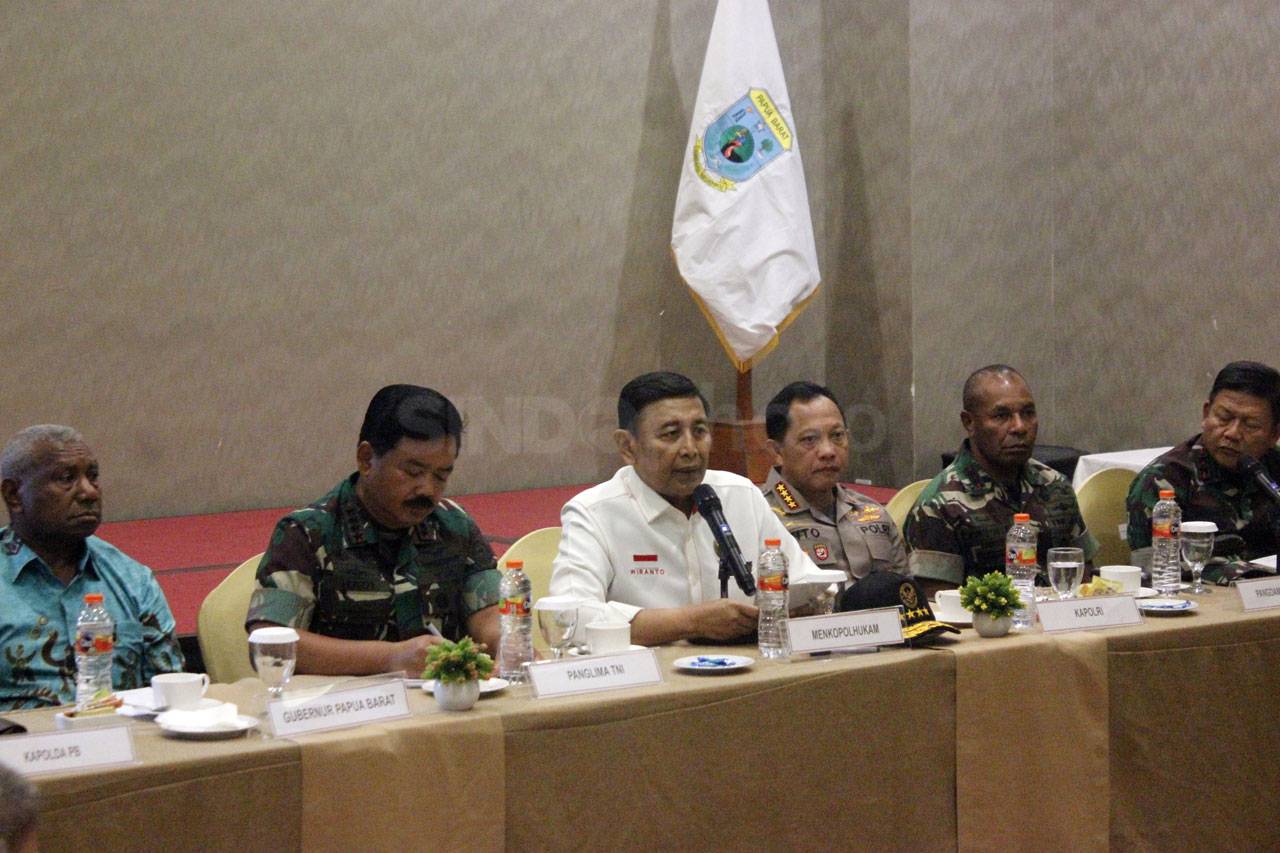 Menkopolhukam Tinjau...