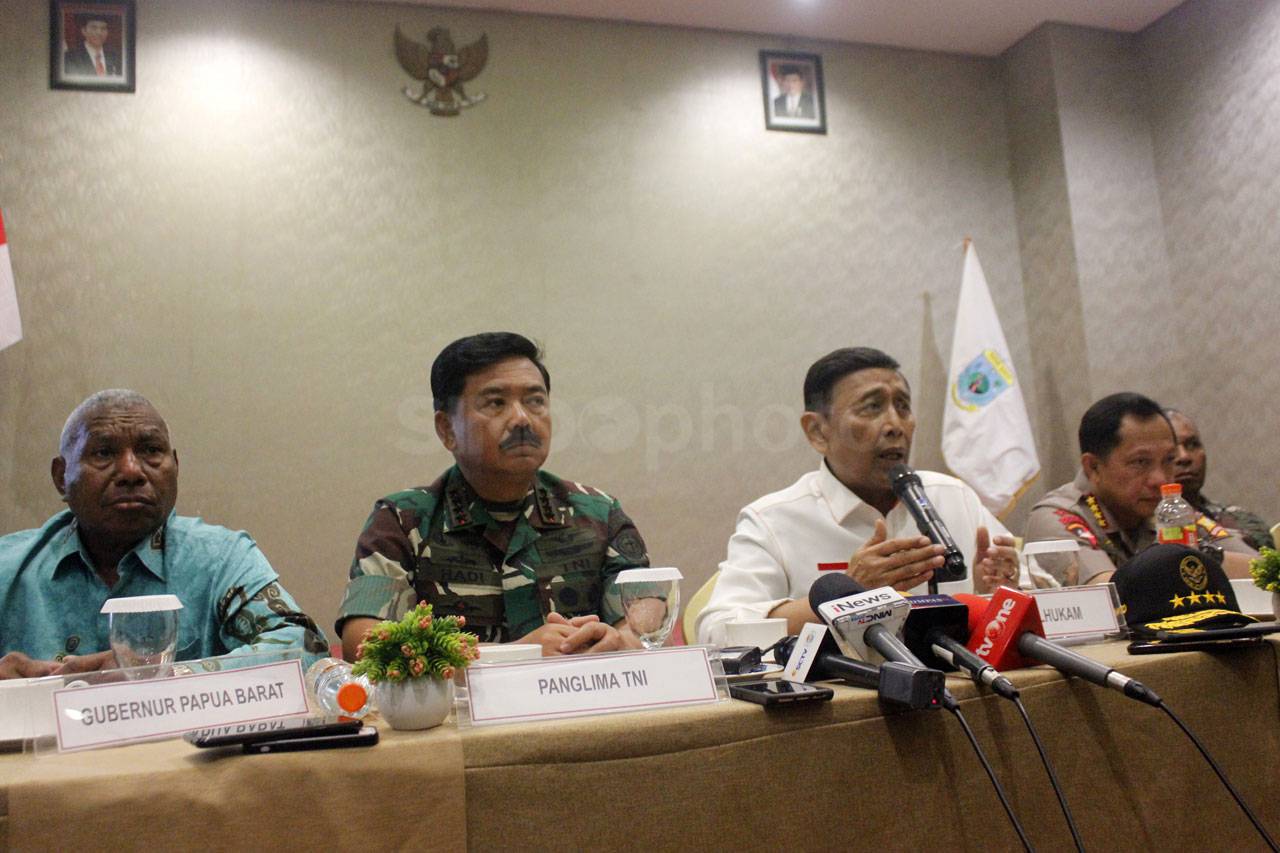 Menkopolhukam Tinjau...