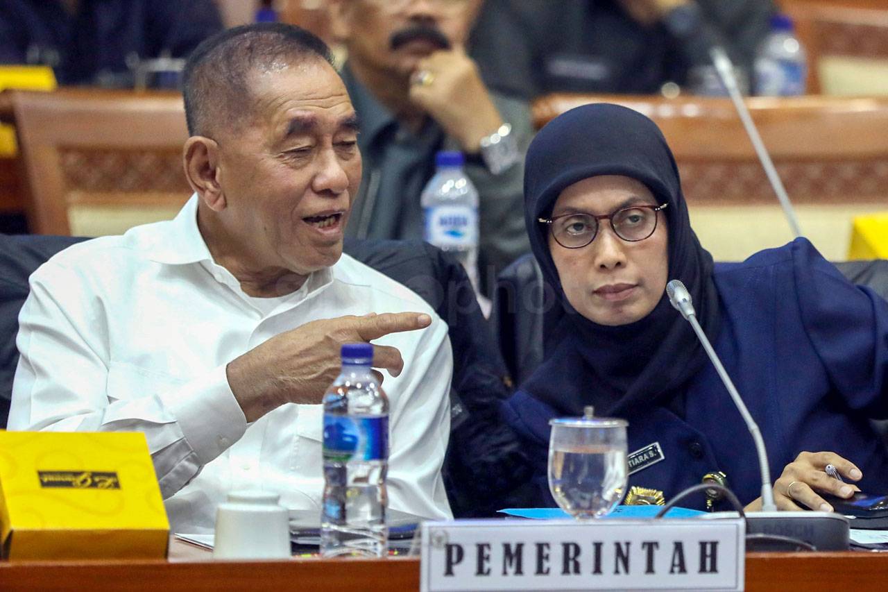 Menhan Raker dengan...