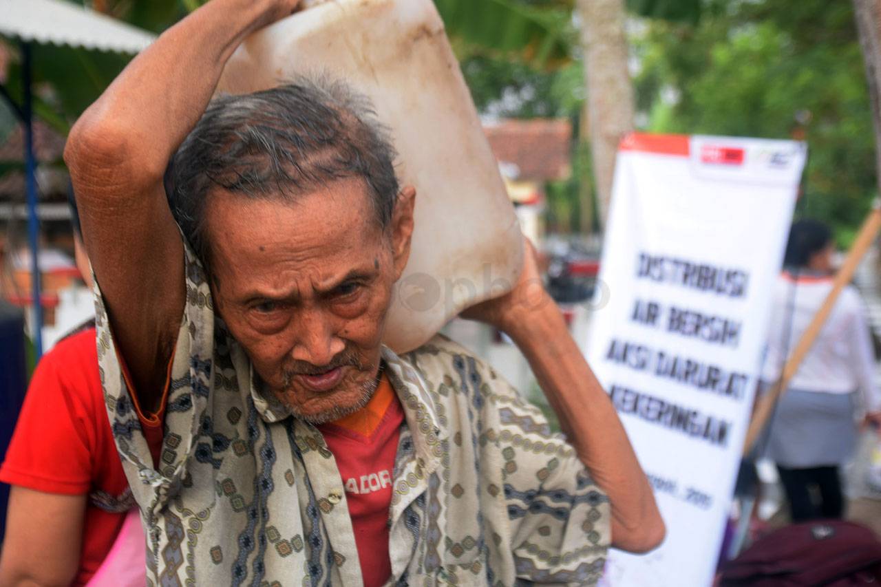 ACT Distribusikan Air...