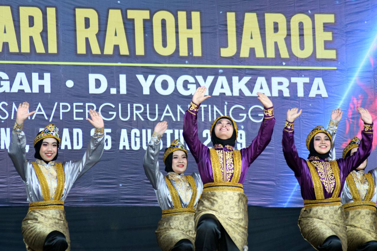 Ratusan Penari Ramaikan...