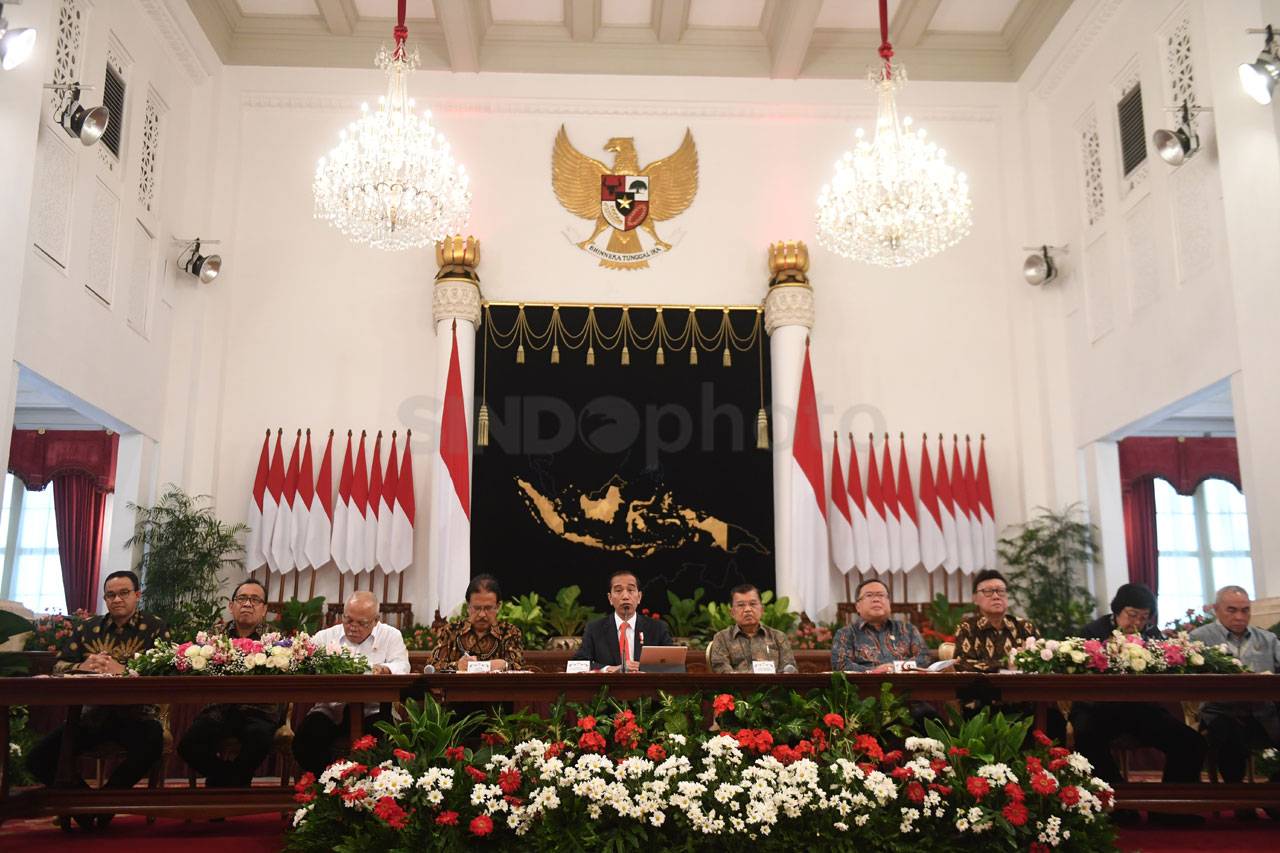 Presiden Jokowi Umumkan...