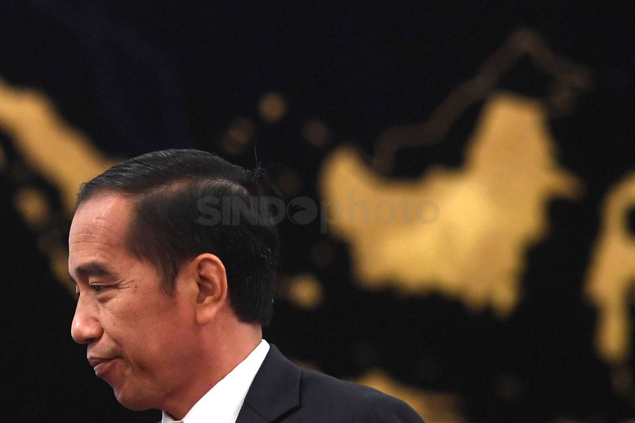 Presiden Jokowi Umumkan...