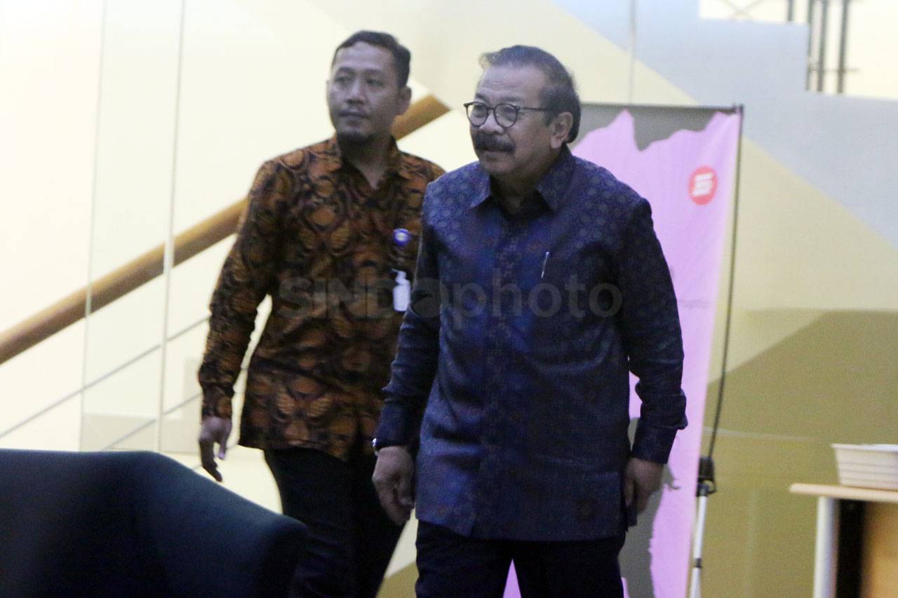 KPK Periksa Eks Gubernur...