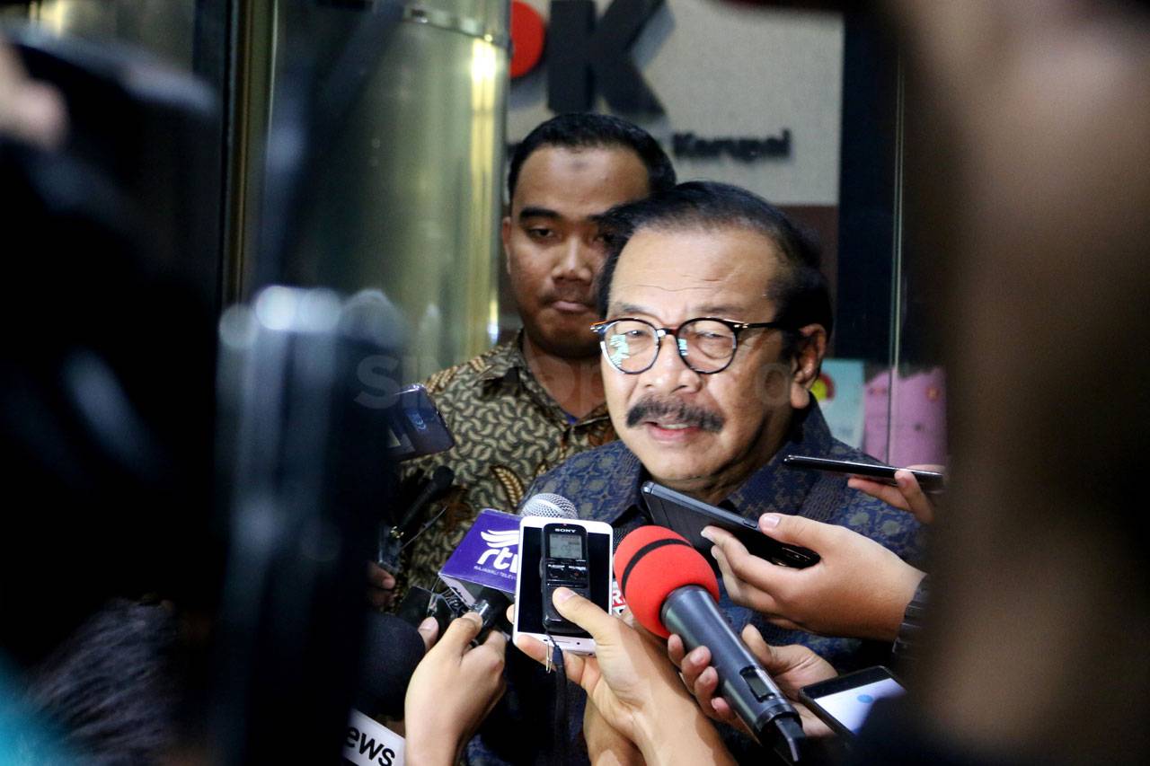 KPK Periksa Eks Gubernur...