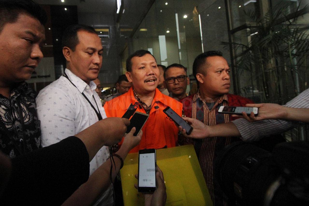 KPK Tahan Sekda Jawa...