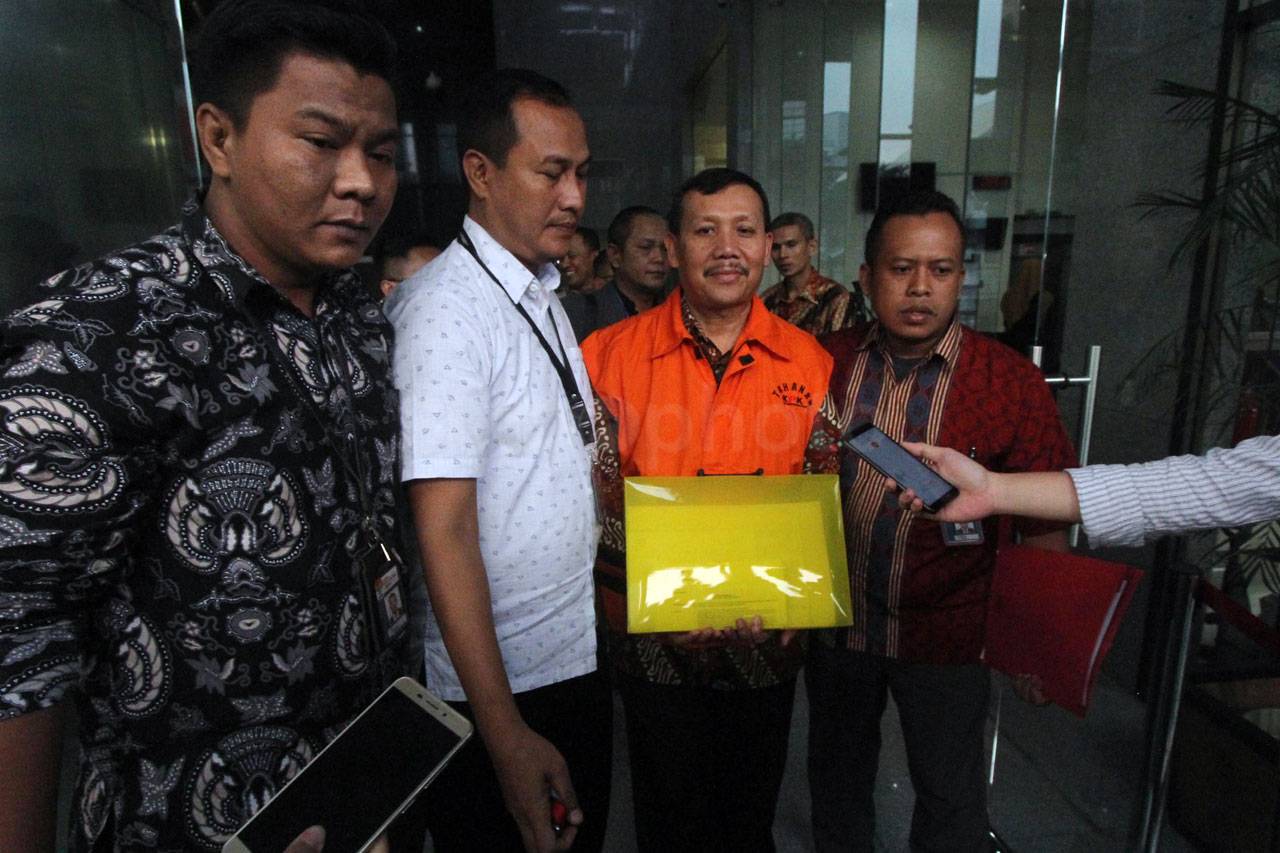 KPK Tahan Sekda Jawa...