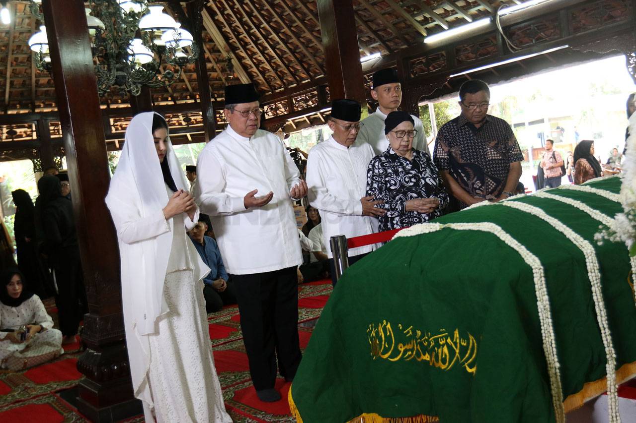 Presiden Jokowi Melayat...