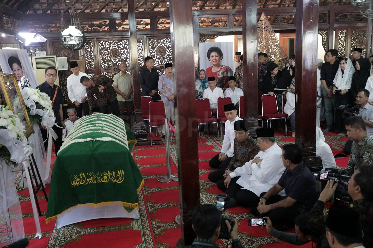 Presiden Jokowi Melayat...