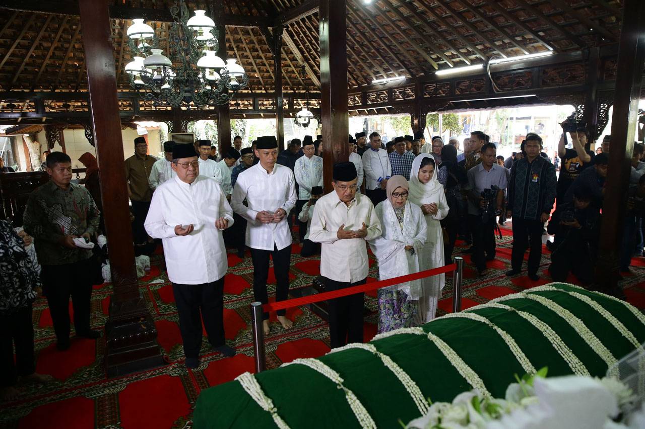 Presiden Jokowi Melayat...