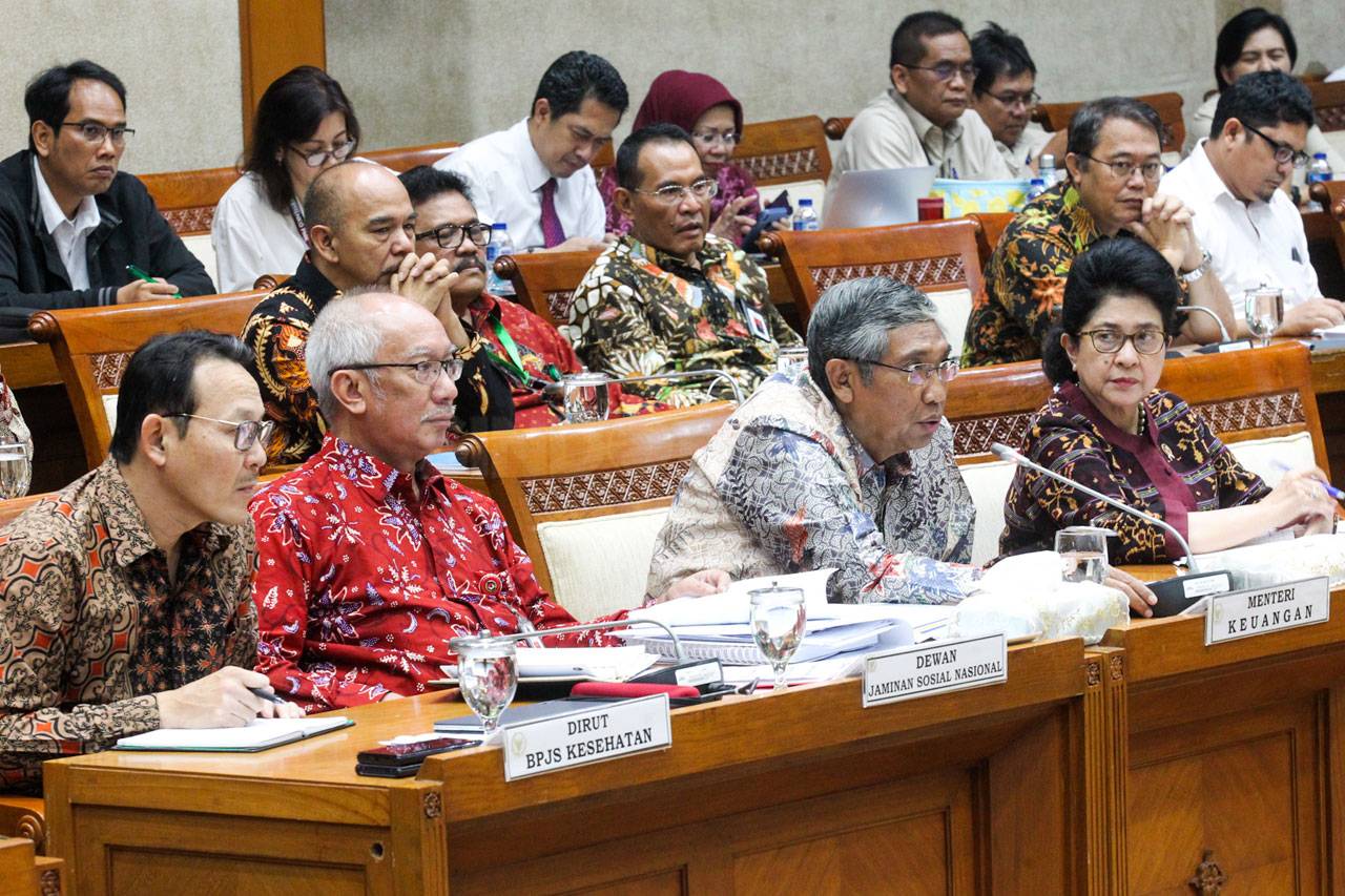 Komisi XI DPR Raker...