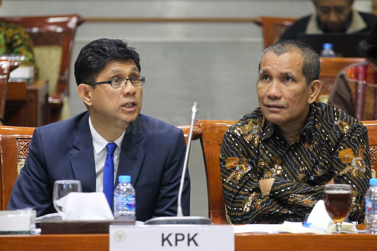 Komisi III Raker dengan...