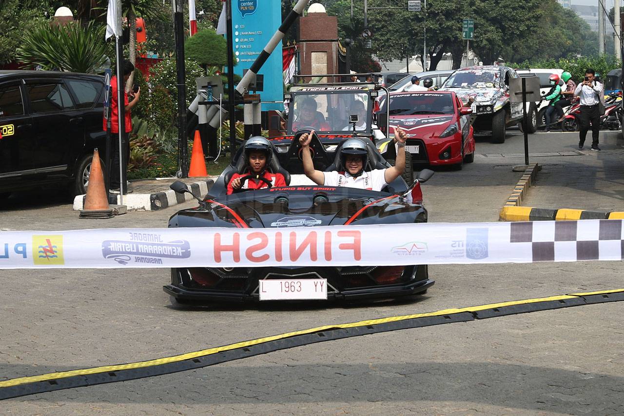 Finish di Jakarta, Mobil...