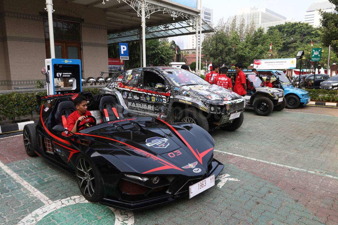 Finish di Jakarta, Mobil...