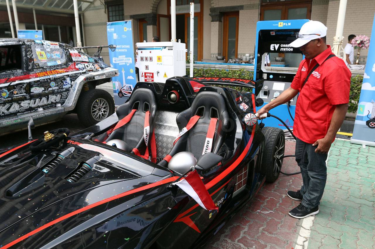 Finish di Jakarta, Mobil...