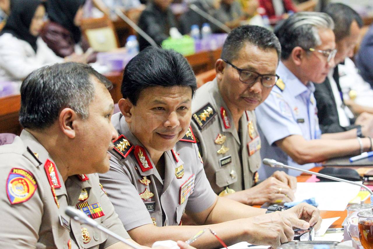 Komisi III Raker dengan...