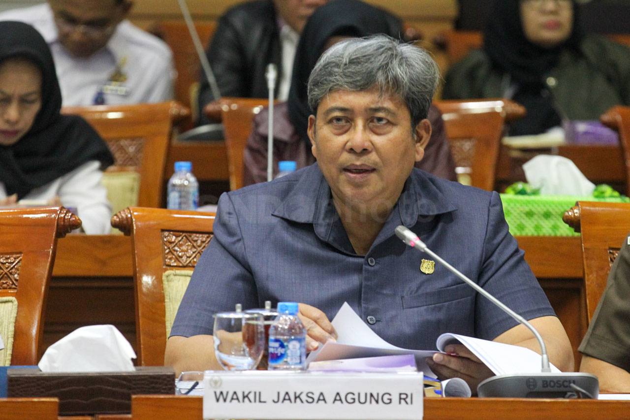 Komisi III Raker dengan...