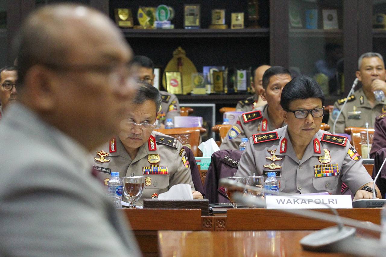Komisi III Raker dengan...