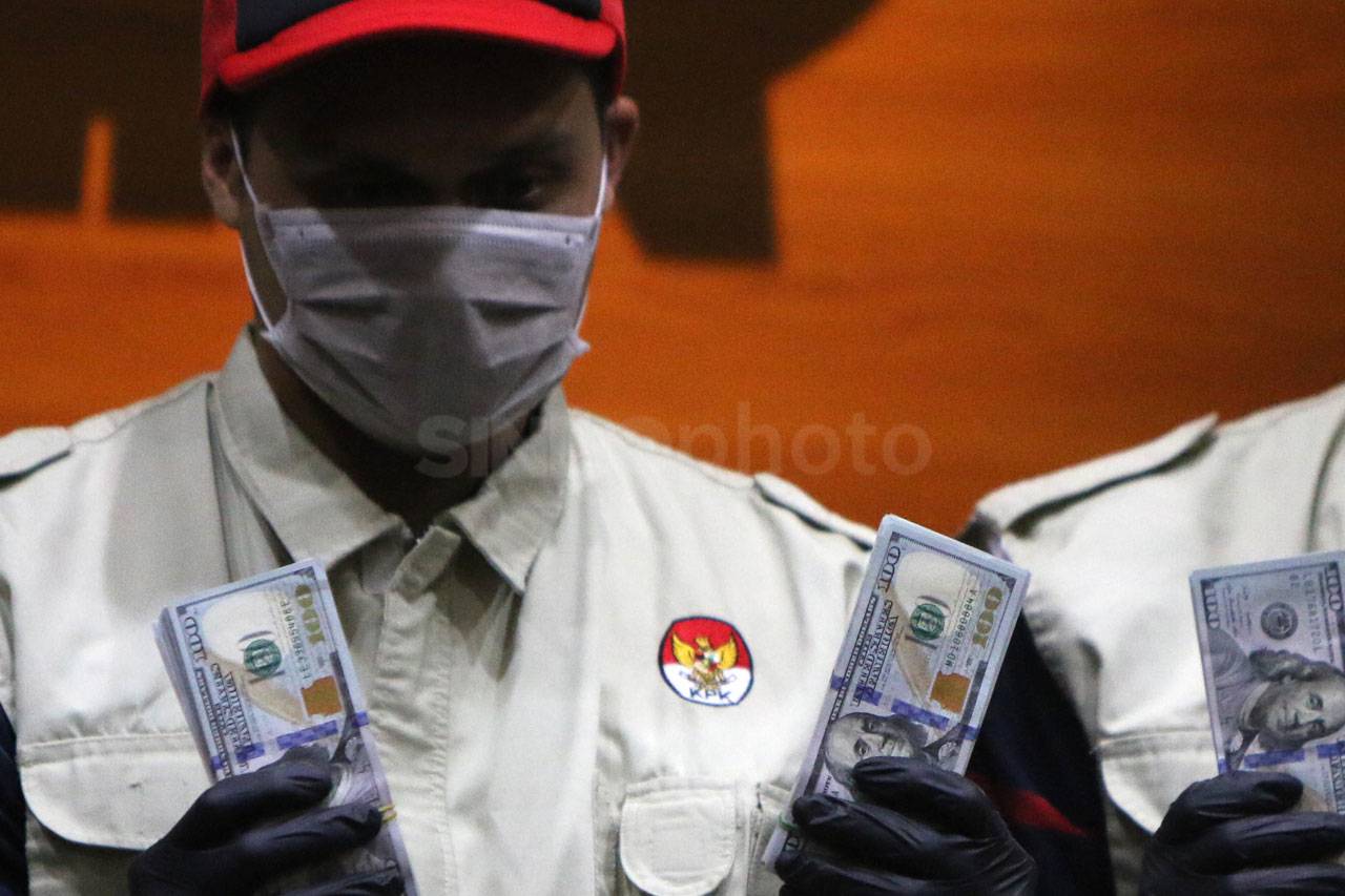 KPK Amankan Uang USD35.000...