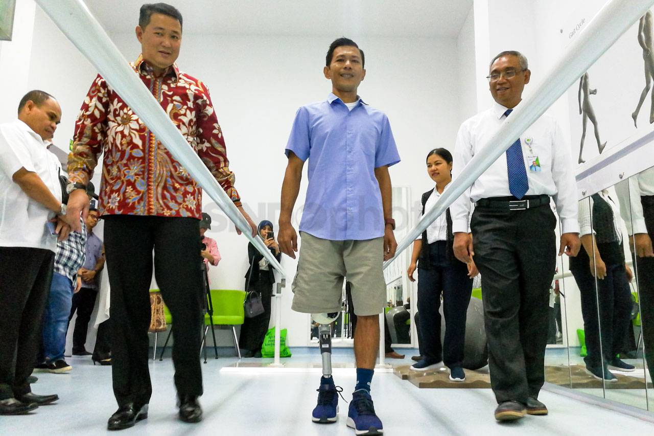 BPJS-TK Serahkan Kaki...