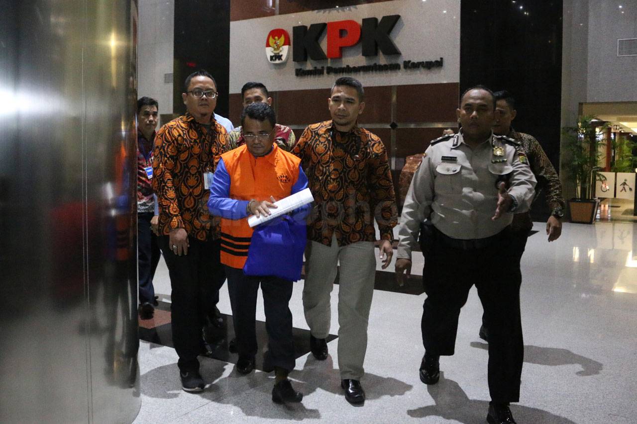 KPK Tahan Bupati Bengkayang...