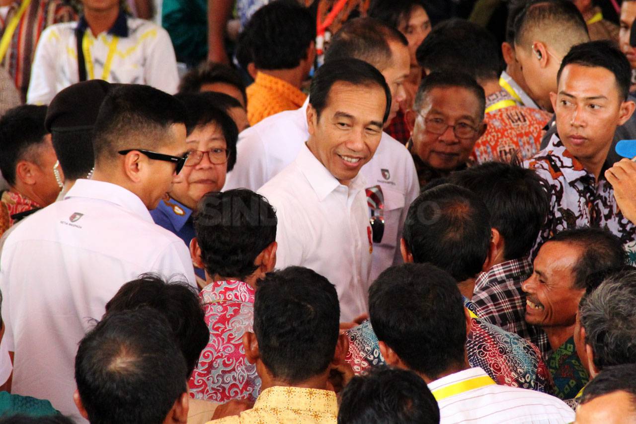 Presiden Jokowi Bagikan...