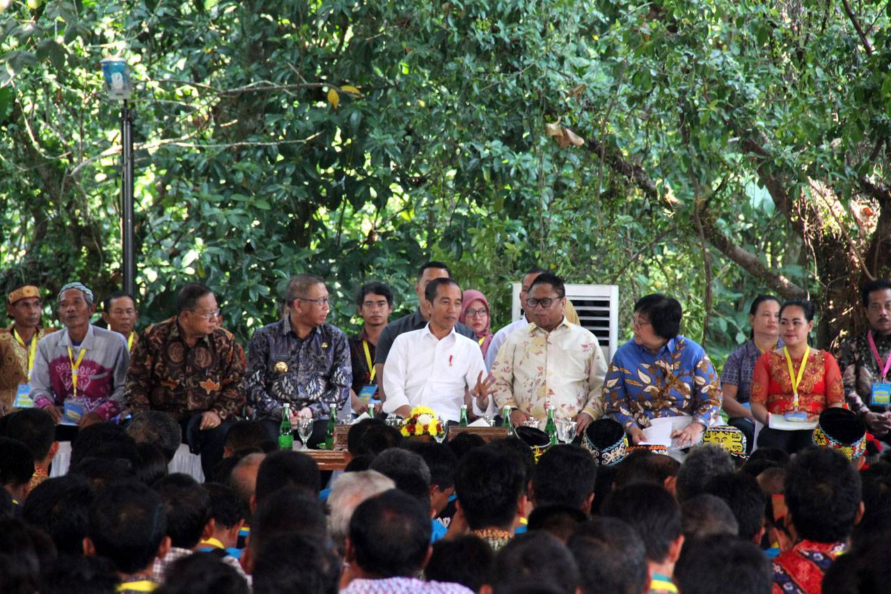 Presiden Jokowi Bagikan...