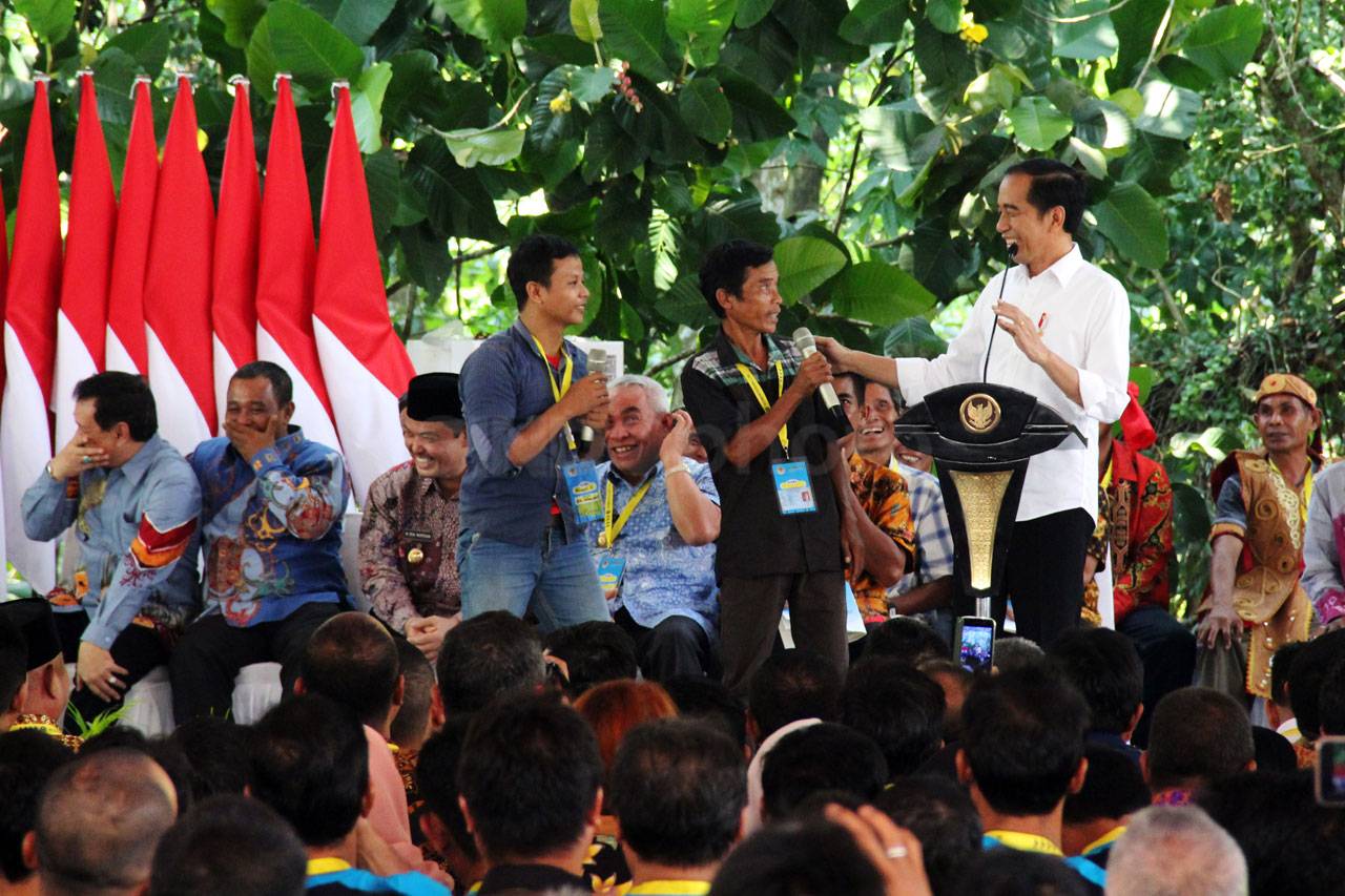 Presiden Jokowi Bagikan...