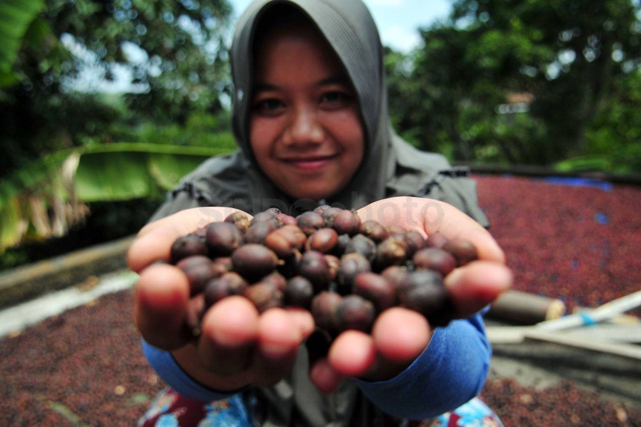 BCA Resmikan Desa Binaan...