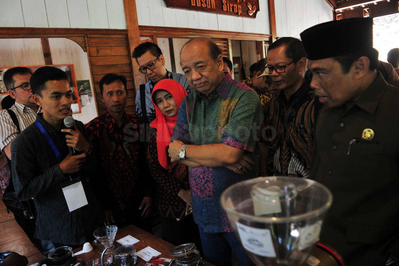 BCA Resmikan Desa Binaan...