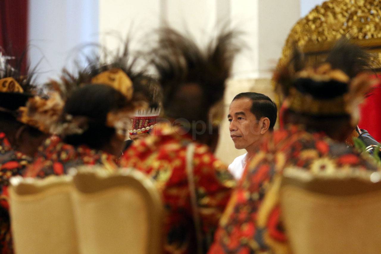 Presiden Jokowi Bertemu...