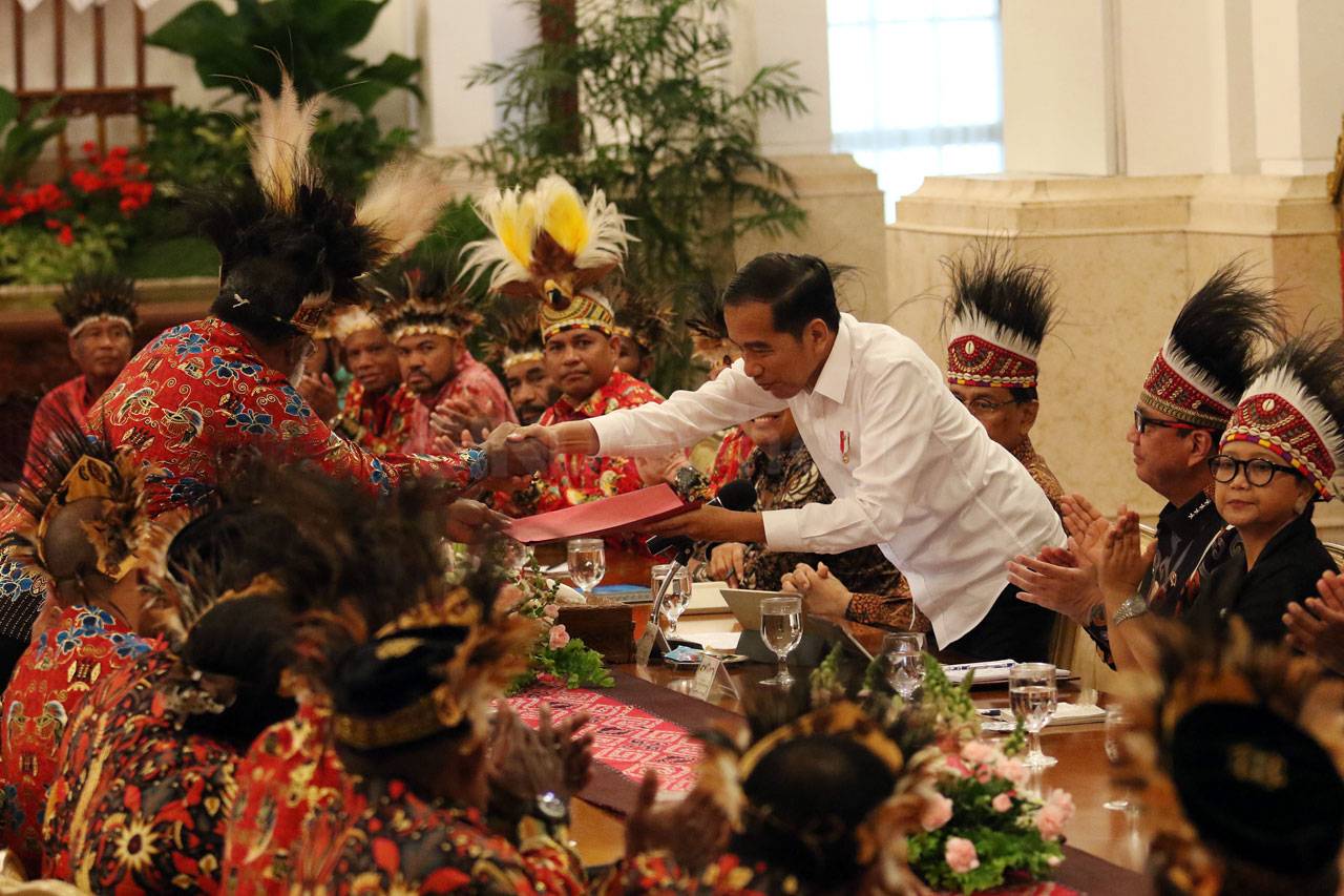 Presiden Jokowi Bertemu...
