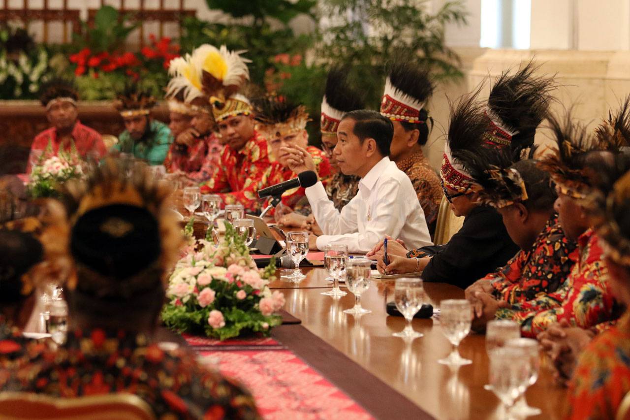 Presiden Jokowi Bertemu...