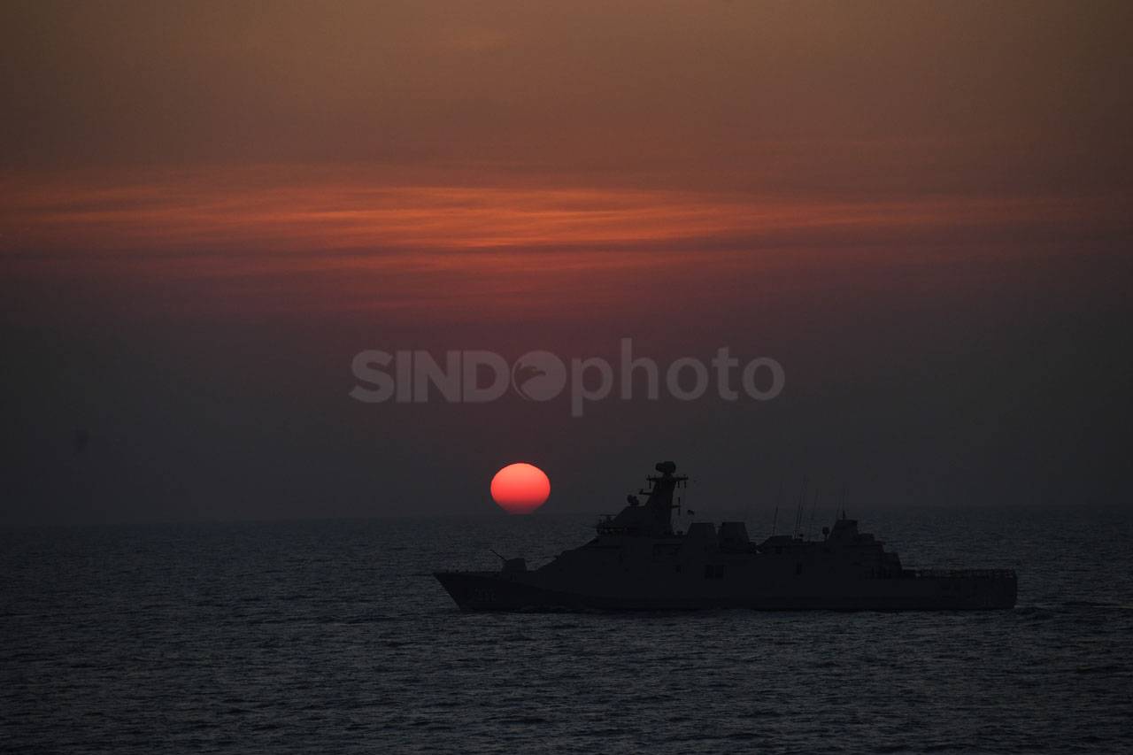 Kapal Perang dan Helikopter...