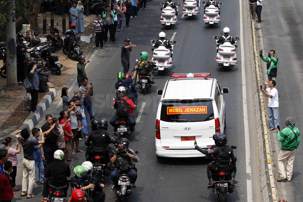 Iring-iringan Mobil...