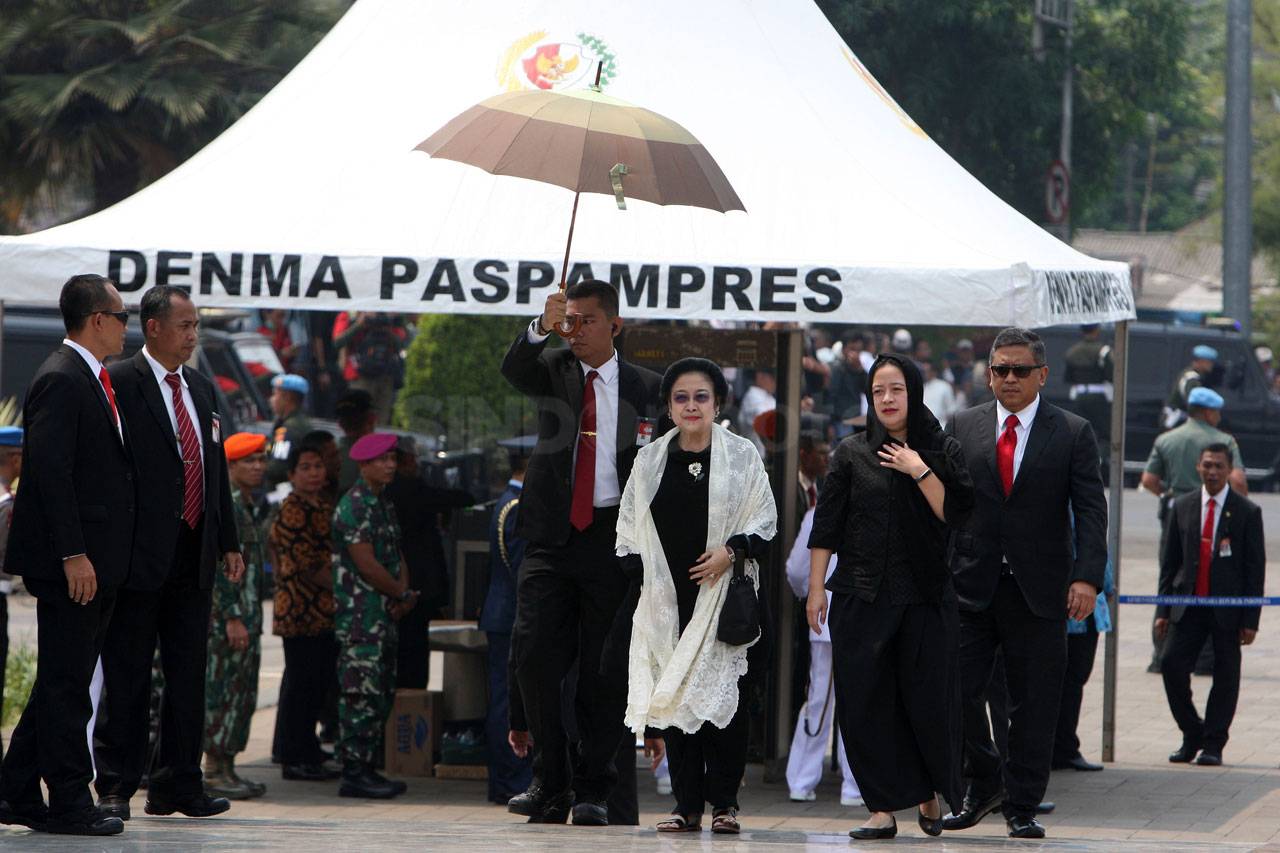 BJ Habibie Dimakamkan...
