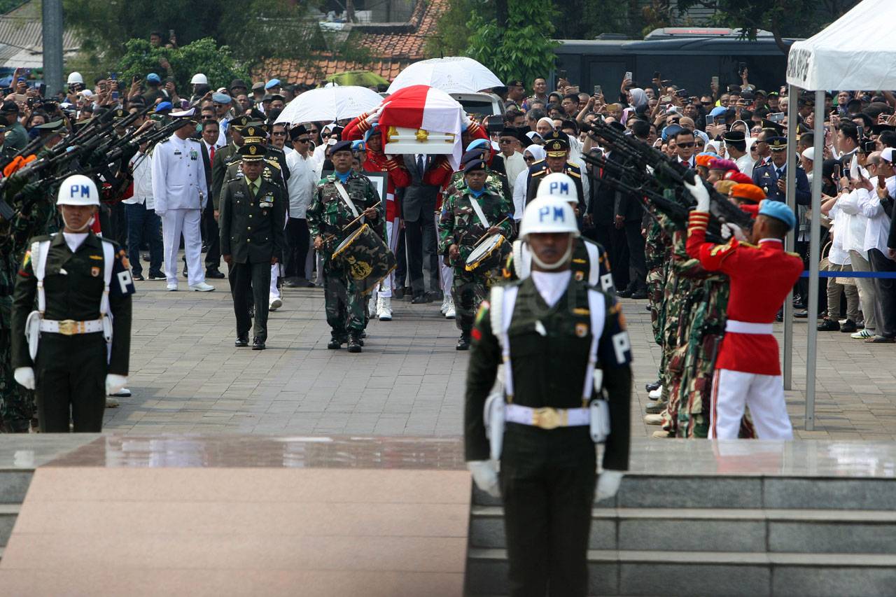 BJ Habibie Dimakamkan...