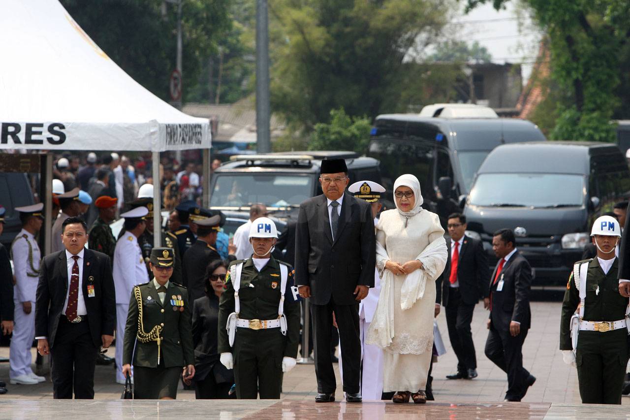 BJ Habibie Dimakamkan...