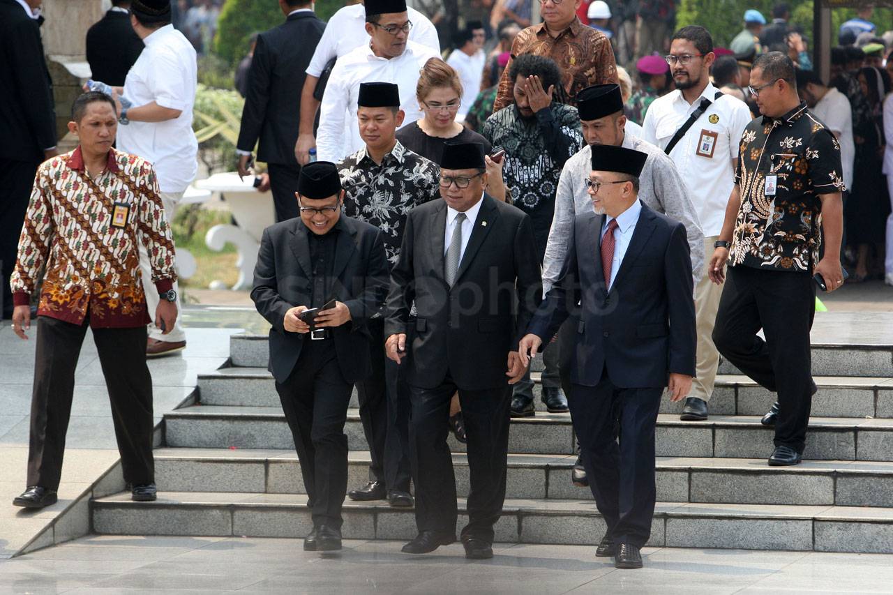 BJ Habibie Dimakamkan...