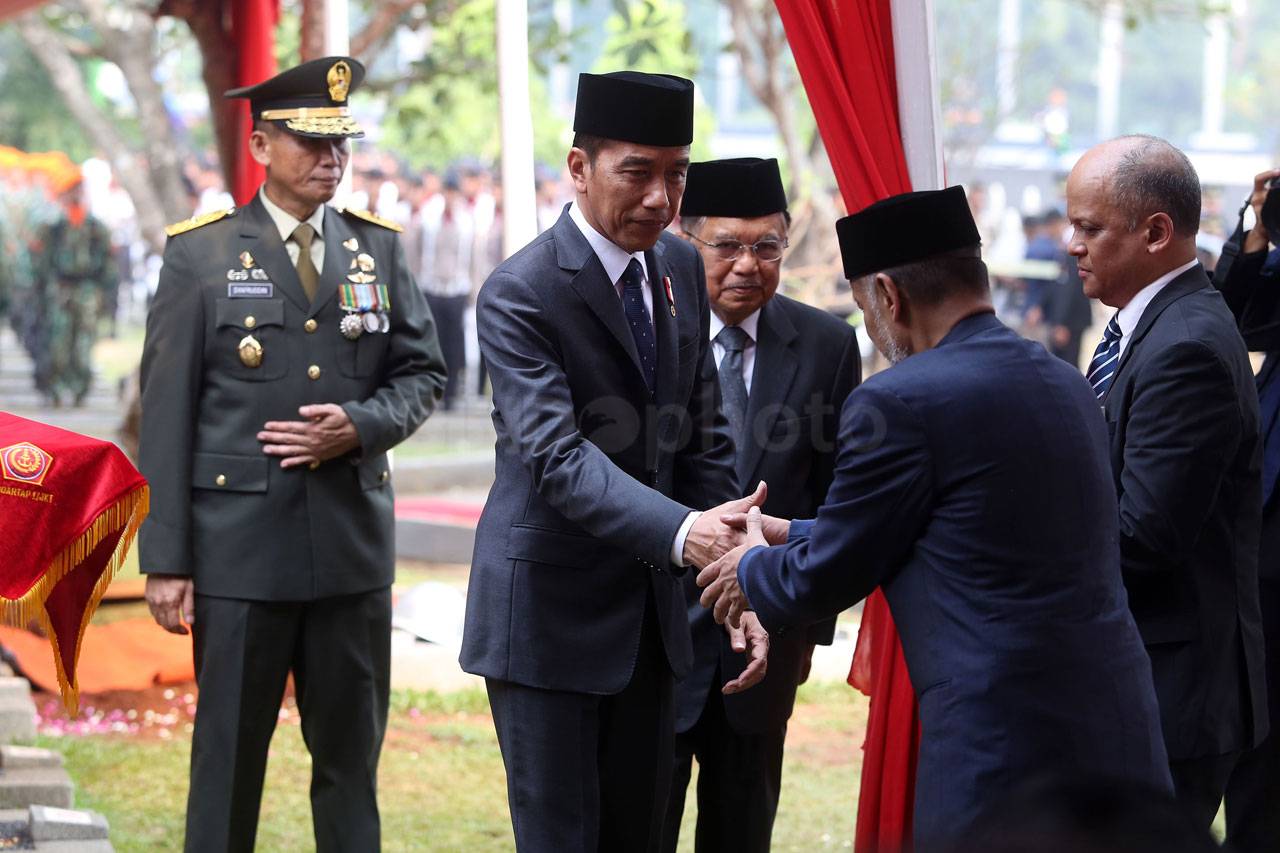 BJ Habibie Dimakamkan...
