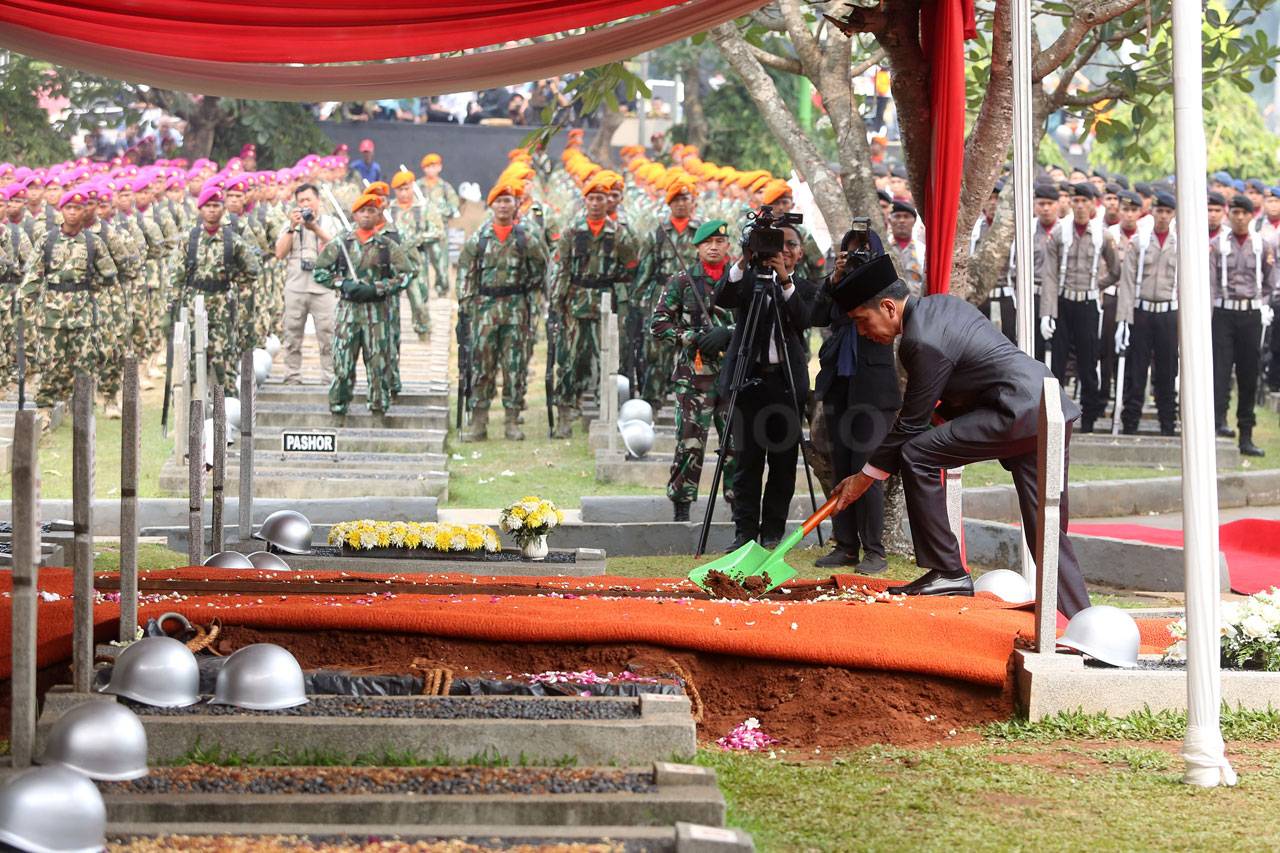 BJ Habibie Dimakamkan...