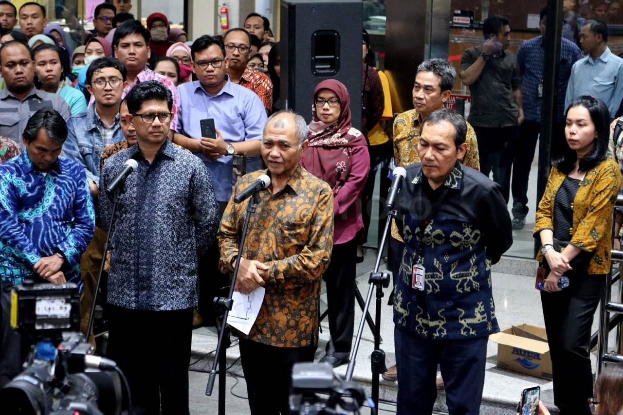 Pimpinan KPK Tanggapi...