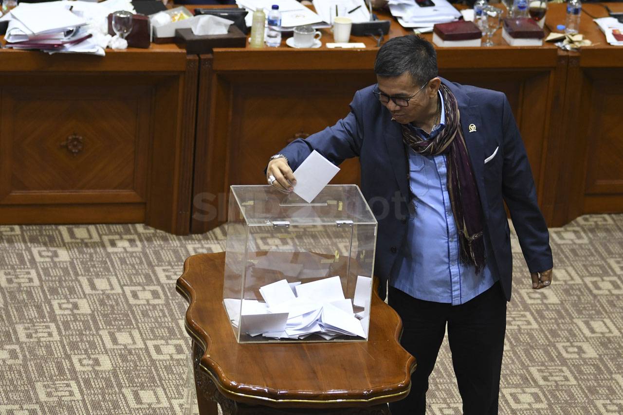 Komisi III DPR Lakukan...